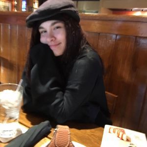 Meet your Posher, Alexis